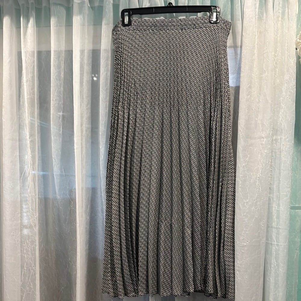 Max Studio Black and White Midi A-Line Skirt